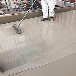 Eine zweite Schicht Wecryl 274 wird aufgetragen